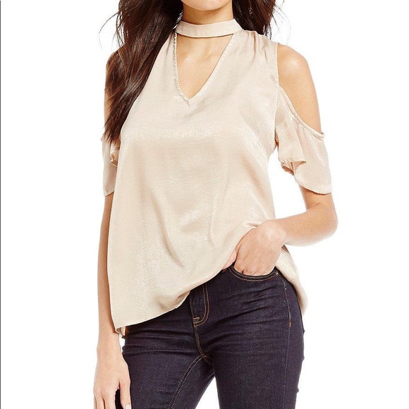 Blu Pepper Tops - New with tags Blu Pepper Cold Shoulder choker Top